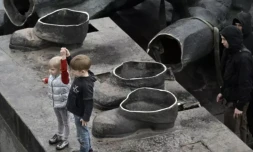 Moscou dit avoir détruit des armes livrées à Kiev, coupe le gaz à Varsovie et Sofia