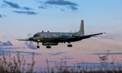 Photo d'un Illiouchine-20, un quadrimoteur à hélices russe, prise le 23 juillet 2006