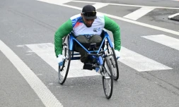 Kévin Velprat conserve son titre de champion de La Réunion de semi-marathon handisport