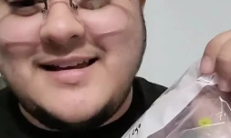 25 ans plus tard, un Américain découvre une pièce de Lego coincée dans son nez