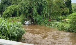 Pluies inondations petite rivière saint jean sainte-suzanne