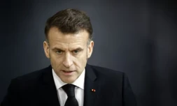 Le président Emmanuel Macron lors de sa visite à la base navale de sous-marins nucléaires de l'île Longue le 2 mars 2026 à Crozon, dans le Finistère ( POOL / Yoan VALAT )