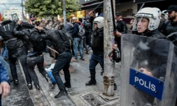 La police turque a fait usage de gaz lacrymogène et de balles en caoutchouc pour disperser une cinquantaine de membres de la communauté LGBT réunis près de la fameuse place Taksim d'Istanbul