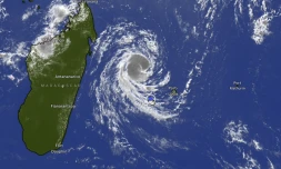 À 315 km de La Réunion, Gezani devrait toucher Madagascar au stade de cyclone, voire cyclone intense, mardi