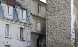 Vue de l'immeuble dans lequel un incendie d'habitation a fait trois morts le 25 novembre 2023 Ă Stains, en Seine-Saint-Denis