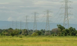 Des lignes à haute tension, le 22 août 2026 dans le district laotien de Hadxayfong, près de Vientiane 
