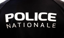 Neuf policiers ont été légèrement blessés par des jets de projectiles. - Photo Julie SEBADELHA / AFP