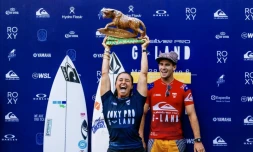 Johanne Defay gagne le roxy pro g-land