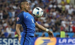 La joie de Dimitri Payet, auteur du but de la victoire des Bleus sur la Roumanie, en ouverture de l\'Euro-2016, le 10 juin au Stade de France