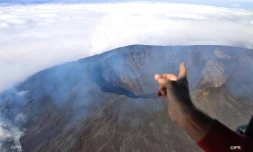 volcan, Piton de la Fournaise, nouvelles fissures, survol, 20 mars 2019, lave, éruption 