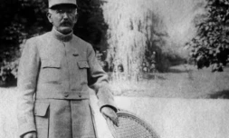 Photo d'archive non datée du capitaine Alfred Dreyfus en uniforme, prise dans un endroit inconnu aprÚs sa réhabilitation ( AFP / - )
