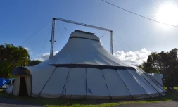 Saint-Benoît : la compagnie Cirquons Flex s'installe à Chemin de Ceinture 