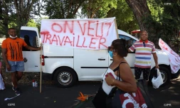 Les forains non-alimentaires protestent l'interdiction de vente,