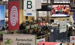 Heurts et sifflets au Salon de l'agriculture, les manifestants cherchent Macron [?]
