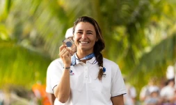 JO-2024 : la Réunionnaise Johanne Defay décroche le bronze en surf à Teahupoo
