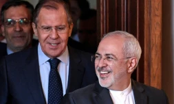 Le chef de la diplomatie russe avec son homologue iranien Mohammad Zarif au cours d'une rencontre à Moscou, le 28 avril 2018
