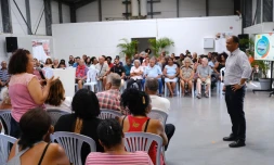 Le maire de Saint-Paul rencontrent les habitants de La Saline 
