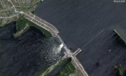 Image satellite diffusée le 5 juin 2023 par Maxar Technologies du barrage hydroélectrique de Kakhovka, dans la région de Kherson, en Ukraine ( Satellite image ©2023 Maxar Technologies / - )