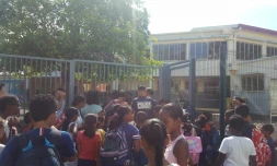 Saint-Pierre - Parents et enseignants bloquent l'école Alfred Isautier