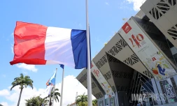 Loi immigration : le drapeau français mis en berne à l'hôtel de Région