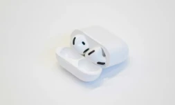 Image d'illustration d'écouteurs sans fil d'Apple en Californie le 9 septembre 2024 ( AFP / Nic COURY )