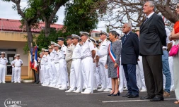 Le Port : passation de commandement à la base