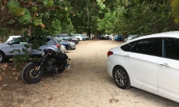 Plage, Hermitage, Domaine public maritime, parking sauvage, collectif de défense du DPM, voiture, paillotes