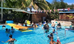 La ville de Saint-Paul a organisé une matinée aquatique pour les parents et les bébés.