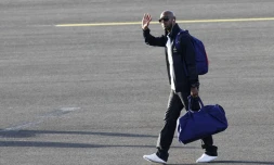 Mardi 1er juin 2010 - Aéroport de Pierrefonds - Saint-Pierre - L\'équipe de France de football arrive à La Réunion sur la photo Nicolas Anelka