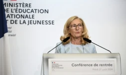La ministre démissionnaire de l'Education nationale Nicole Belloubet lors d'une conférence de presse, le 27 août 2024 à Paris ( AFP / Bertrand GUAY )