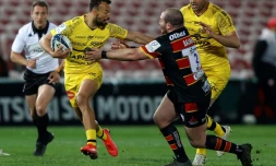 L'arrière sud-africain de La Rochelle, Dillyn Leyds, ballon en main lors du 8e de finale de la Coupe d'Europe à Gloucester, le 2 avril 2021 