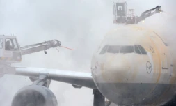  À Munich, de fortes chutes de neige tombées ce week-end ont cloué les avions au sol. [AFP PHOTO / CHRISTOF STACHE CHRISTOF STACH]
