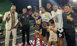 Boxe muay thai : un père et ses deux fils sacrés champions du monde et vice-champion en Thaïlande
