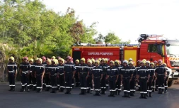 des pompiers reçoivent la médaille d'honneur