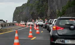 route du littoral basculée cote mer , sens possession / saint-denis 