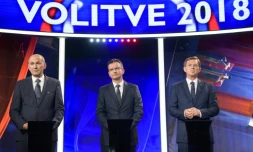 (g-d) L'ancien Premier ministre Janez Jansa et président du Parti démoratique slovène (SDS), Marjan Sarec, maire de Kamnik et président du LMS, Miro Cerar, Premier ministre sortant et président du Parti du centre moderne (SMC), avant un débat télévisé pour les élections législatives, le 28 mai 2018 à Ljubljana, en Slovénie