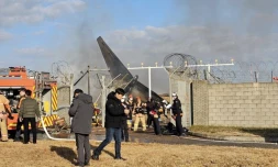 Sur les lieux de l’accident, à l’aéroport international de Muan (Corée du Sud), le 29 décembre 2024. MAENG DAE-HWAN / AP 