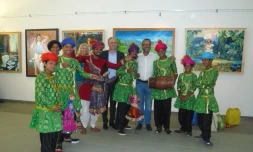 spectacle d\'artistes indiens pour les petits au CHU