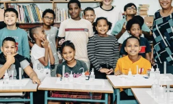Saint-Denis : entre révisions et expériences, une journée animée pour les enfants des VEPI 
