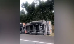 accident poids lourd camion quatre voies bras panon 