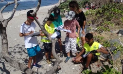 Kélonia - initiation des enfants à la reconnaissance des espÚces végétales littorales