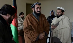 Emprisonné 5 ans à Guantanamo, Haji Ghalib, devenu chef de district en Afghanistan, dans son bureau le 17 février 2017 à Bati Kot