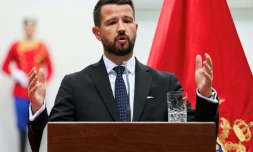 Le président du Monténégro, Jakov Milatović, lors d'une conférence de presse avec le président français Emmanuel Macron au Palais Bleu, la résidence présidentielle à Cetinje, le 4 juin 2026