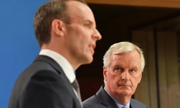 Le négociateur en chef du Brexit pour l'UE, Michel Barnier, tient une conférence de presse conjointe avec le ministre du Brexit Dominic Raab, le 26 juillet 2018 à Londres