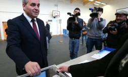Xavier Bertrand vote à Saint-Quentin, le 13 décembre 2015