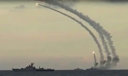 Capture d'écran publiée le 20 novembre 2015 par le ministère russe de la Défense et montrant des tirs de missiles contre le groupe de l'Etat islamique