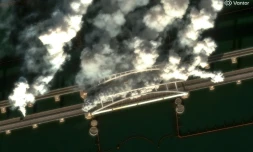Image satellite prise le 22 juin 2026 et rendue publique le 23 juin 2026 par la société Vantor, montrant de la fumée s'élevant du pont de Crimée