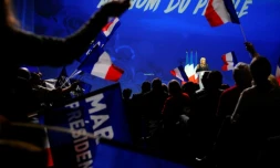 La candidate du Front National à la présidentielle, Marine Le Pen (c), en réunion de campagne le 18 mars 2017 à Metz