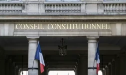 Le Conseil constitutionnel, qui avait été saisi de plusieurs recours, a validé jeudi la quasi-totalité du budget de l’État pour 2026, dernière étape avant sa promulgation ( AFP / Martin LELIEVRE )