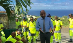 Thierry Robert avec les grévistes de la société Nicollin